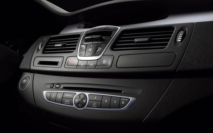  Renault Laguna III 2007 года  (фото 11 из 92)